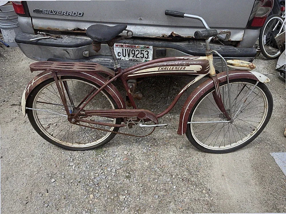 1940s SCHWNN 26" DX MENS VINTAGE CRUISER BIKE Challenger Tank HORNET B6 RACK